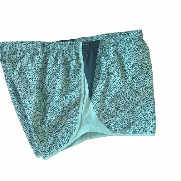 Nike Running Shorts Women L Dri Fit 10K Tempo Printed Shorts Green Black Gym EUC - Picture 10 of 13